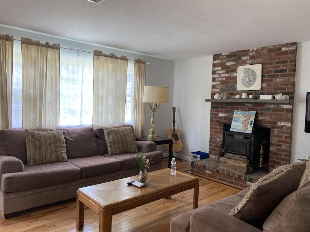A Cozy Cape House Steps To Restaurants & Beaches ~1.4 Miles Down Scenic Roads Yarmouth Port 外观 照片
